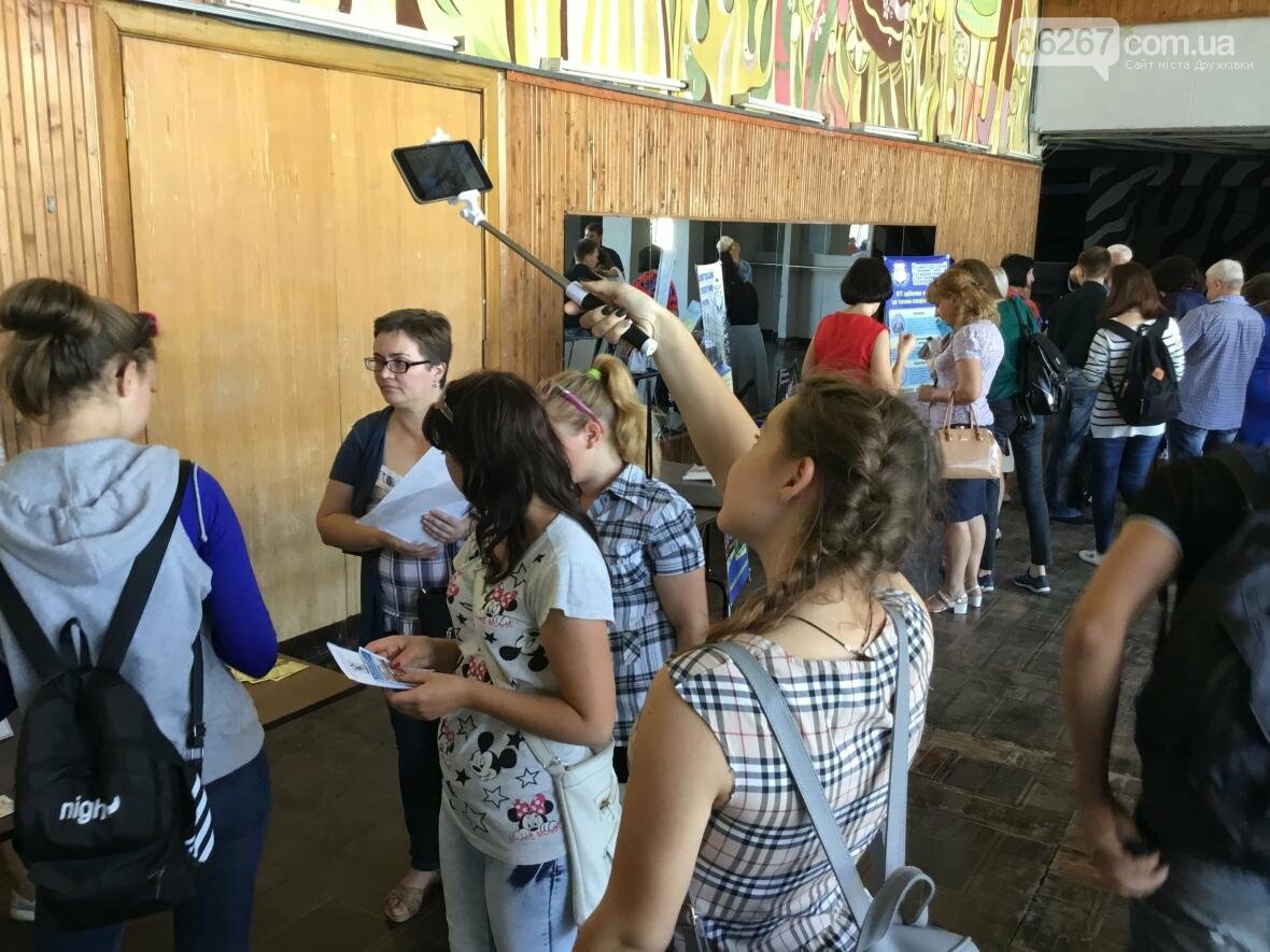 В Дружковке будущие выпускники сегодня выбирали для себя по..., фото-2 В Дружковке будущие выпускники сегодня выбирали для себя подходящую профессию (ФОТО, ВИДЕО), фото-2