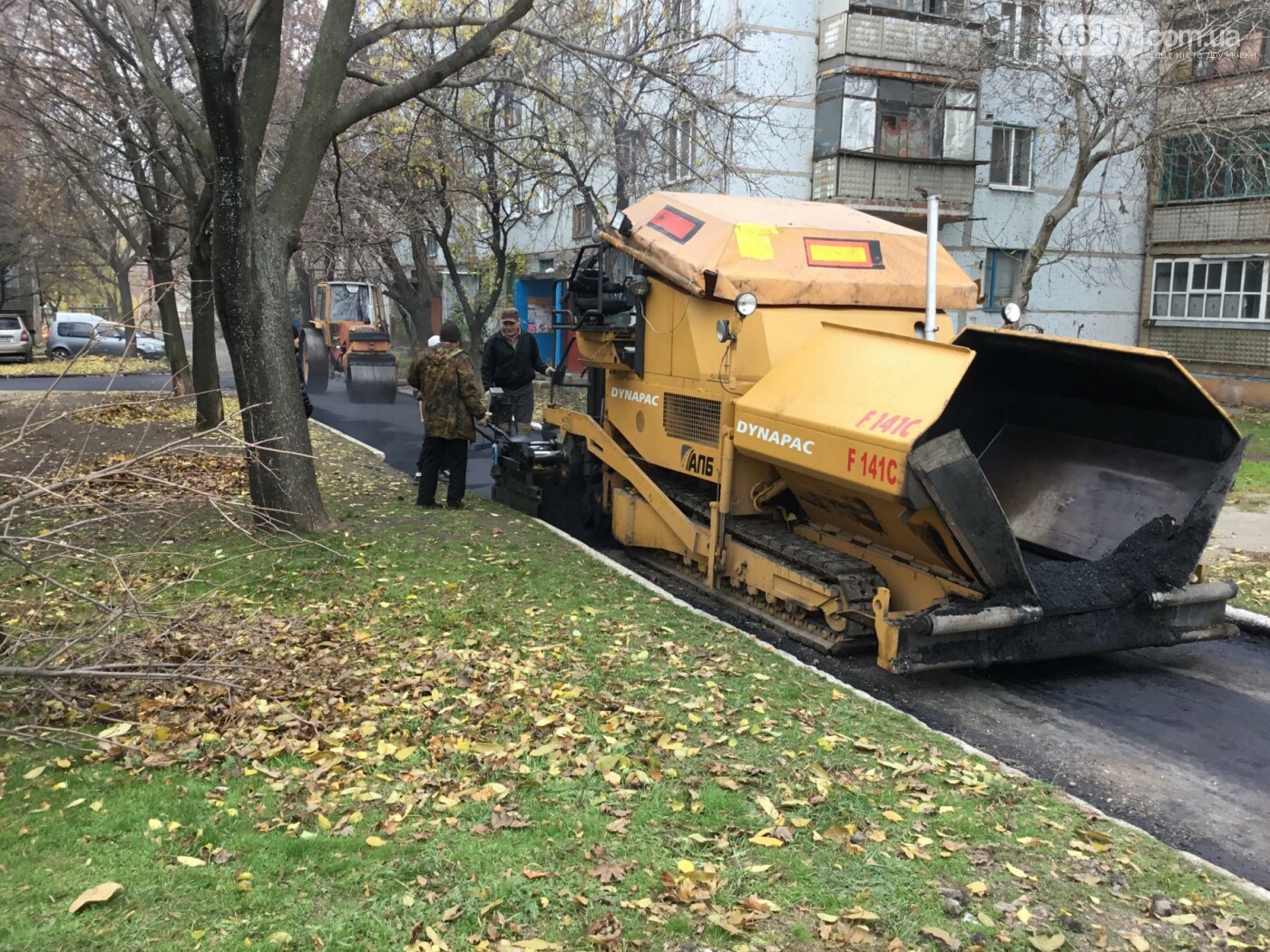 Новый асфальт уложили в Дружковке на внутридворовой дороге..., фото-1 Новый асфальт уложили в Дружковке на внутридворовой дороге по ул.Козацкой, фото-1