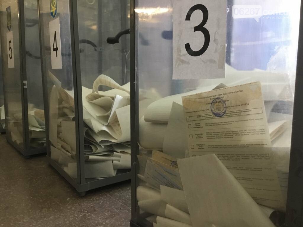Мережа волонтерів, підвіз таксистами і плакати неіснуючих..., фото-12 Мережа волонтерів, підвіз таксистами і плакати неіснуючих кандидатів: як тривало голосування у 49 виборчому окрузі, фото-12