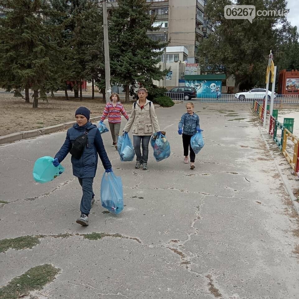 Дружківка: До скверу "Дитячий" привернули увагу збором смі..., фото-14 Дружківка: До скверу "Дитячий" привернули увагу збором сміття (30 ФОТО), фото-14