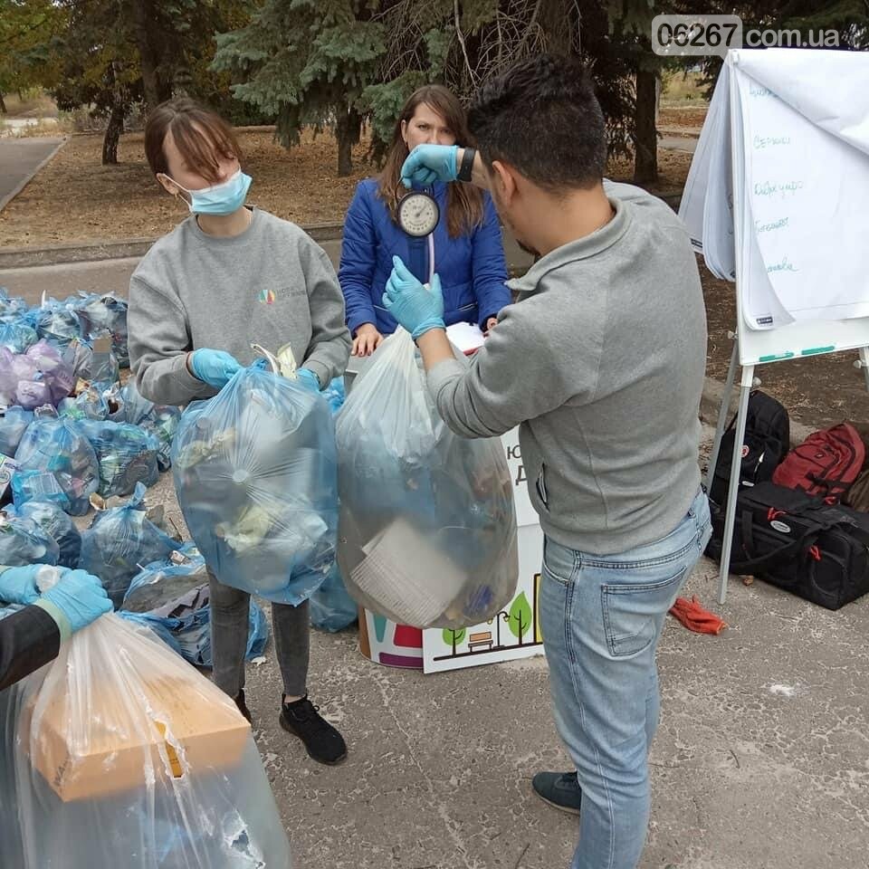 Дружківка: До скверу "Дитячий" привернули увагу збором смі..., фото-16 Дружківка: До скверу "Дитячий" привернули увагу збором сміття (30 ФОТО), фото-16