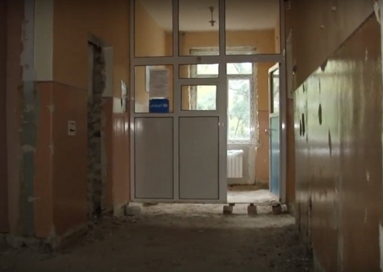 Дружковскую горбольницу №1 утепляют к зиме, фото-1 Дружковскую горбольницу №1 утепляют к зиме, фото-1