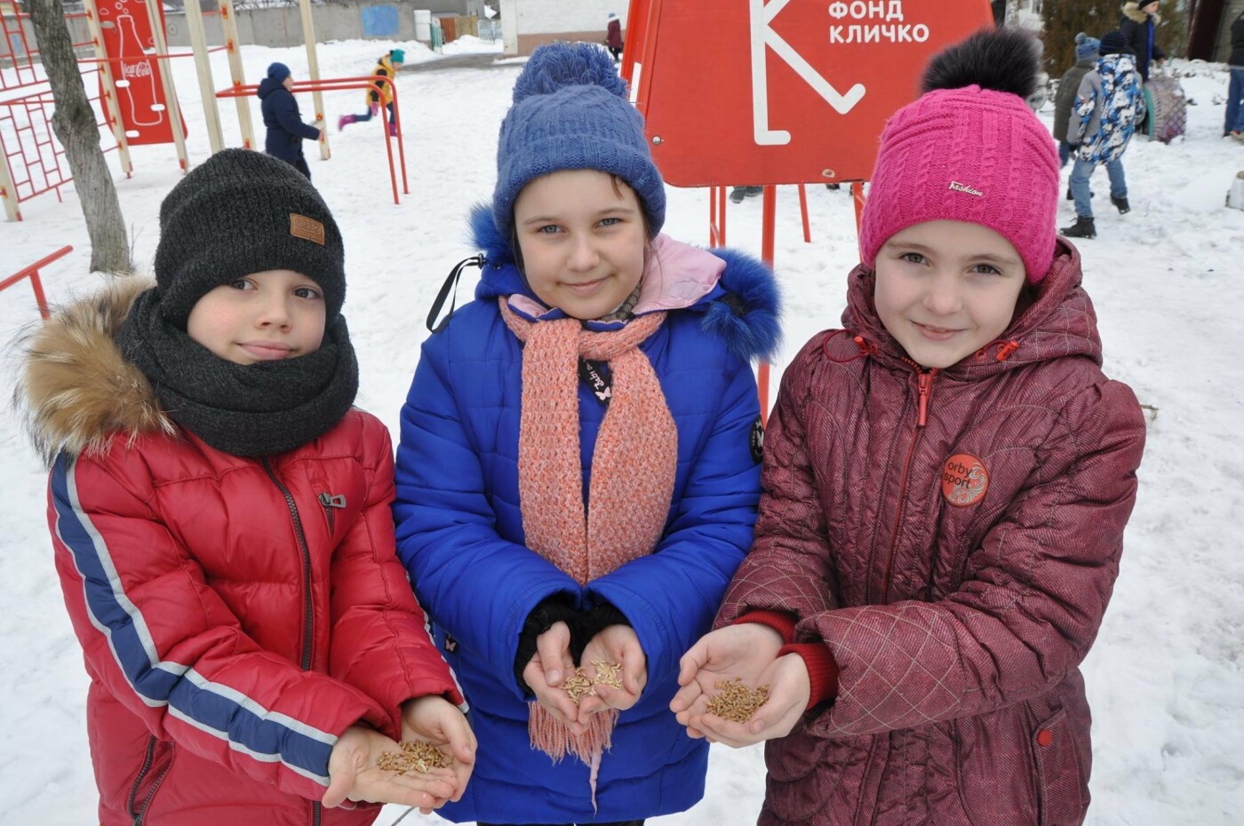 Дружковка: Школьники в поселке Сурово смастерили кормушки д..., фото-2 Дружковка: Школьники в поселке Сурово смастерили кормушки для птиц (ФОТО), фото-2