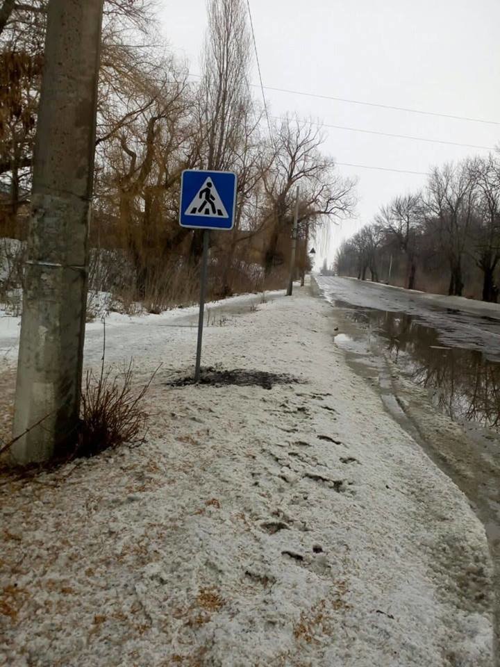 На «смертельном» перекрестке в Алексеево-Дружковке установи..., фото-1 На «смертельном» перекрестке в Алексеево-Дружковке установили предупреждающие знаки (ФОТО), фото-1
