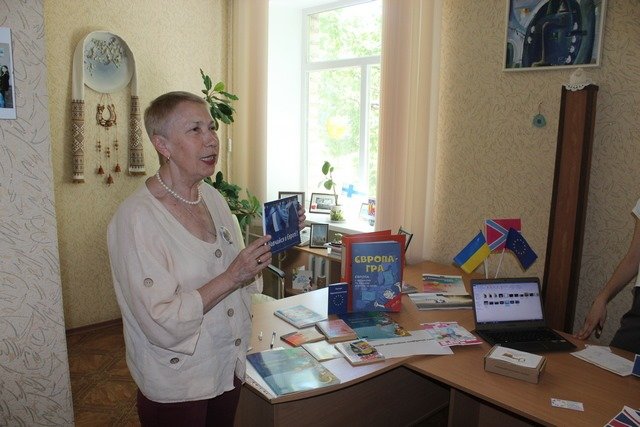 В библиотеках Дружковки появятся специальные уголки "Еврос..., фото-2 В библиотеках Дружковки появятся специальные уголки "Евросоюз на книжной полке" (ФОТО), фото-2