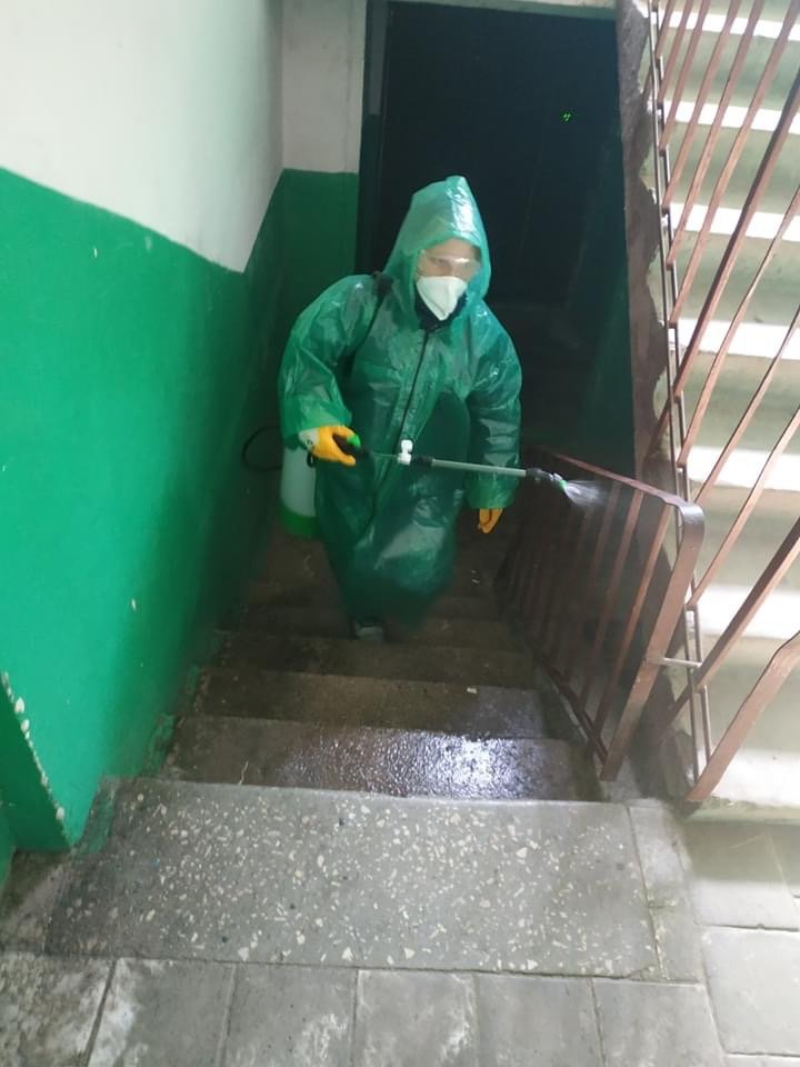 У Дружківці продовжують дезінфікувати під’їзди житлових буд..., фото-1 У Дружківці продовжують дезінфікувати під’їзди житлових будинків, транспорт, фото-1