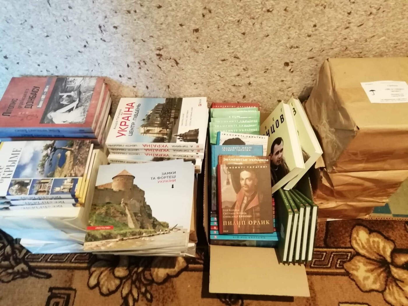 Дружківка: Бібліотека школи №12 отримала подарунки від пер..., фото-6 Дружківка: Бібліотека школи №12 отримала подарунки від переможниць конкурсів краси (ФОТО), фото-6