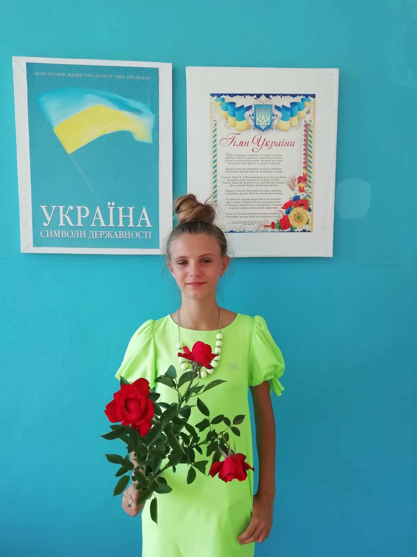 Дружківка: Бібліотека школи №12 отримала подарунки від пер..., фото-2 Дружківка: Бібліотека школи №12 отримала подарунки від переможниць конкурсів краси (ФОТО), фото-2
