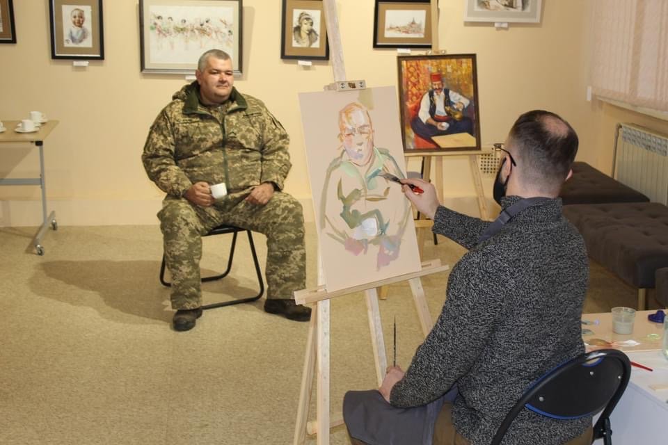 У Дружківці військовослужбовці позували для художників Доне..., фото-1 У Дружківці військовослужбовці позували для художників Донеччини (ФОТО), фото-1
