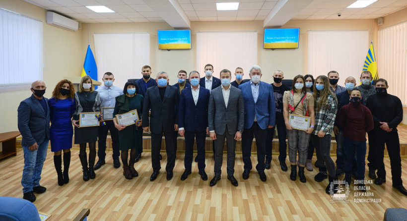 Голова ДонОДА вручив сьогодні провідному спортсмену з Друж..., фото-1 Голова ДонОДА вручив сьогодні провідному спортсмену з Дружківки ключі від квартири, фото-1