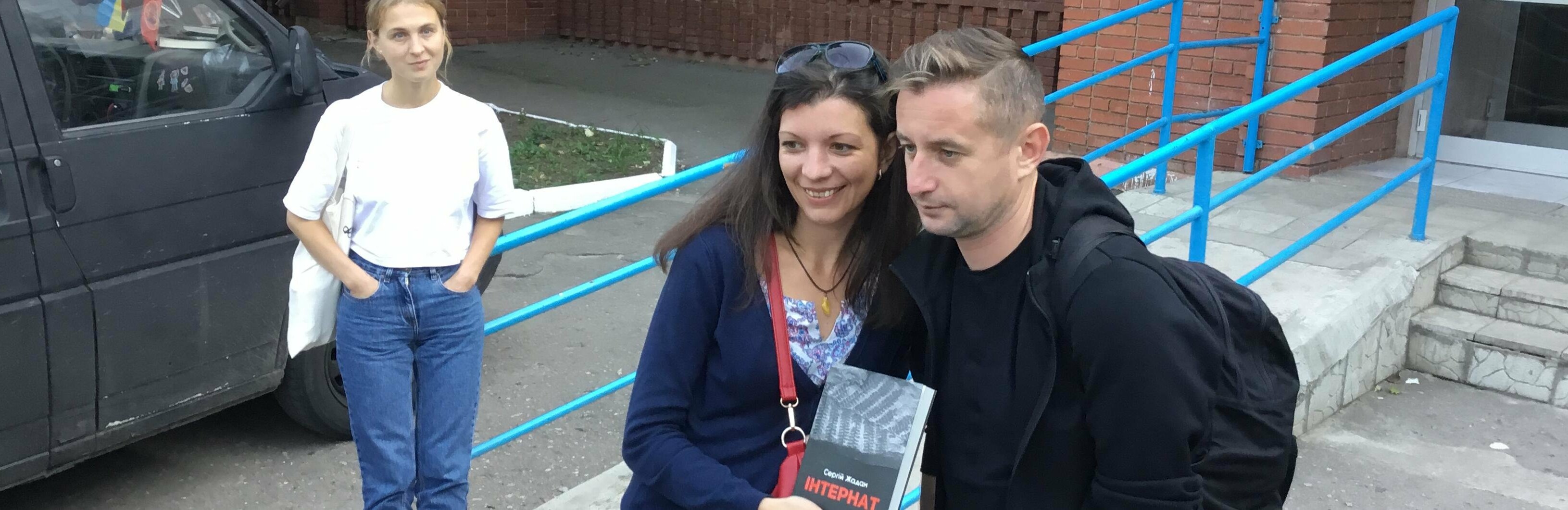 В субботу в Дружковке высадился десант украинских литераторов во гл... В субботу в Дружковке высадился десант украинских литераторов во главе с Сергеем Жаданом, Виктор Проскурников